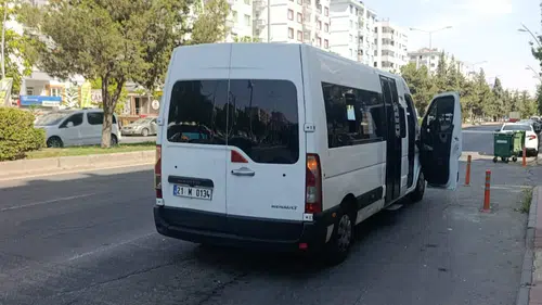 Diyarbakır'da sıcak hava araçları da etkiledi: Minibüs arızalandı