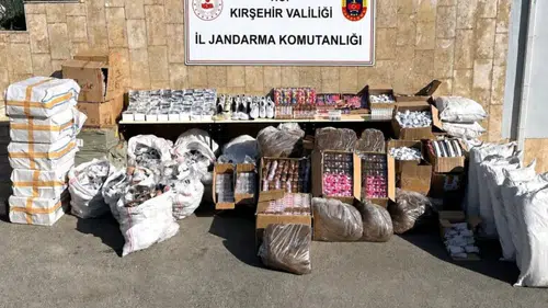 Diyarbakır'dan çıkan TIR'a 12.5 milyon TL'lik operasyon: İşte ele geçirilen malzemeler