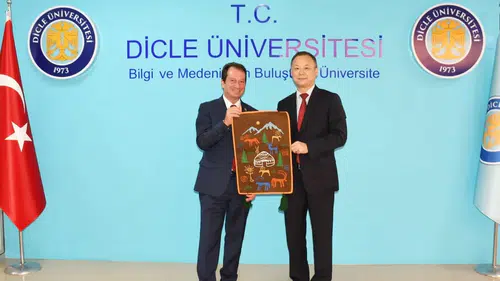 Kırgızistan Ankara Büyükelçisi Diyarbakır'da: Dicle Üniversitesi ile iş birliği teması