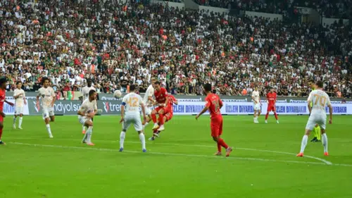 Amedspor Başakşehir maçının ilk yarısını önde tamamladı: İşte golü atan isim