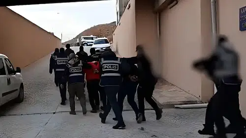 Diyarbakır dahil 11 ilde "Sokaklar Güvende" operasyonu: 4 suç örgütünden 106 gözaltı