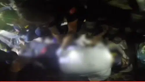 Diyarbakır’da tanker devrildi: Kurtarma operasyonu kamerada
