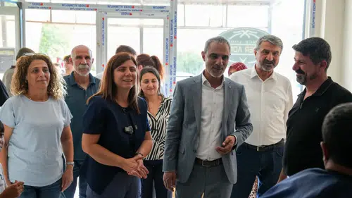 Diyarbakır'da Eşbaşkan Bucak'tan esnaf turu: Talepler yığıldı, not defteri doldu