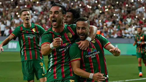 Amedspor Beşiktaş'ı 3-2 ile geçti, liderlik koltuğuna oturdu