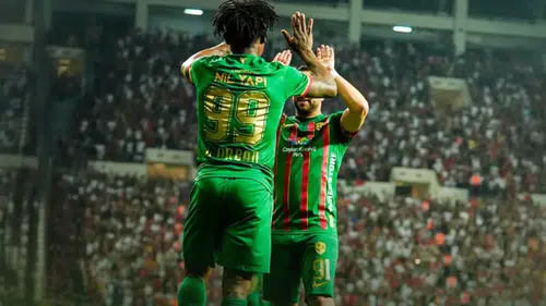 Amedspor Beşiktaş önünde ilk yarıyı 2-0 önde tamamladı: Orban ve Dia Saba'dan füzeler