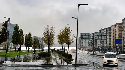 Diyarbakır'a gök gürültülü sağanak geliyor: Sıcaklık mevsim normallerinin üstünde olacak