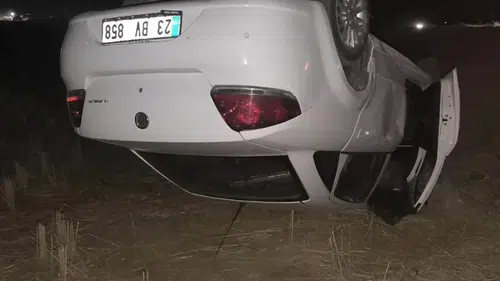 Ergani'de kontrolden çıkan otomobil tarlaya uçtu: Yaralı var