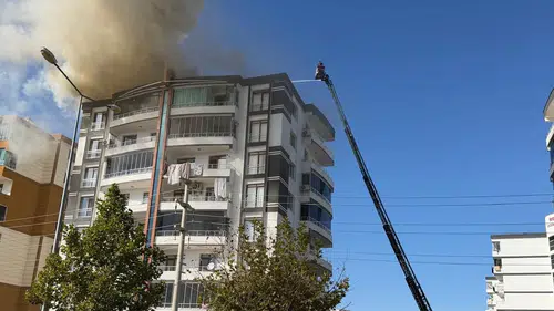 Diyarbakır Bağlar'da 8 katlı binanın çatısında korku dolu anlar: 7 kişi kurtarıldı