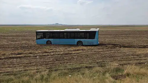 Diyarbakır-Ergani yolunda korkutan kaza: Yolcu otobüsü kontrolden çıkıp tarlaya girdi