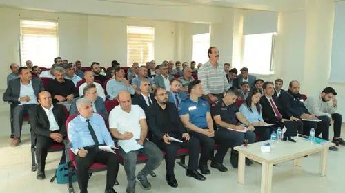 Çüngüş'te muhtarlar buluşması: İlçenin sorunları ve yeni yatırımlar masaya yatırıldı