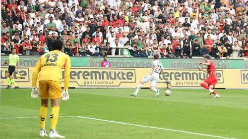 Amedspor ile Konyaspor Diyarbakır'da kozlarını paylaşıyor: İlk yarıda gol sesi çıkmadı