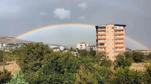 Diyarbakır Dicle'de yağmur sonrası gökkuşağı: Gökyüzünde görsel şölen yaşandı