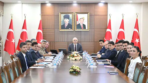 Dicle Üniversitesi'nin güvenliği masaya yatırıldı: Vali Zorluoğlu başkanlığında kritik toplantı