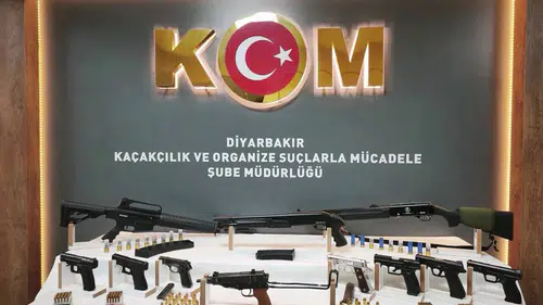 Diyarbakır merkezli silah kaçakçılığı operasyonu: 13 şüpheli gözaltına alındı