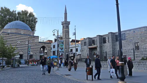 Diyarbakır turizminde rekor yıl: 8 ayda 1,3 milyon ziyaretçi şehre akın etti