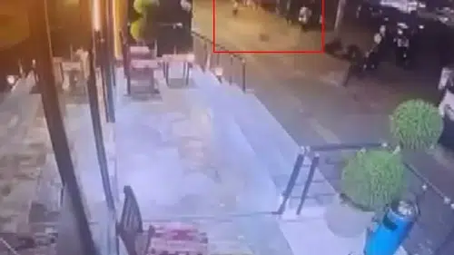 Diyarbakır Yenişehir'de korku dolu anlar: Balkondan düşen taşlardan saniyelerle kurtuldu