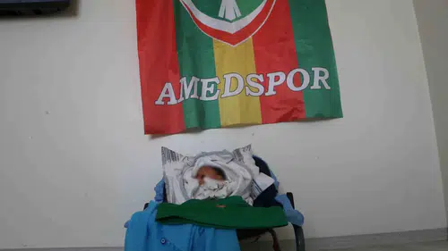 Amedspor tutkusu nüfus cüzdanına işlendi: Bebeğine Adem Mbaye Diagne adını verdi