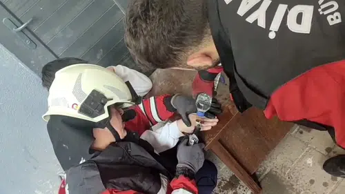Diyarbakır Yenişehir'de korku dolu anlar: Çocuğun parmağına sıkışan metal kesildi