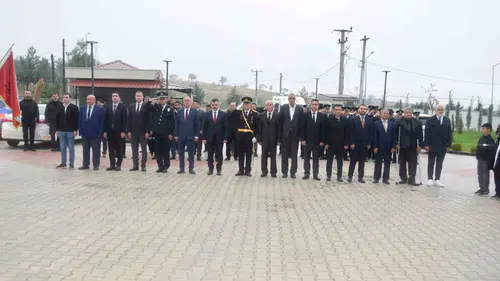 Dicle'de 29 Ekim Cumhuriyet Bayramı coşkusu: Hükümet konağında çelenk sunma töreni