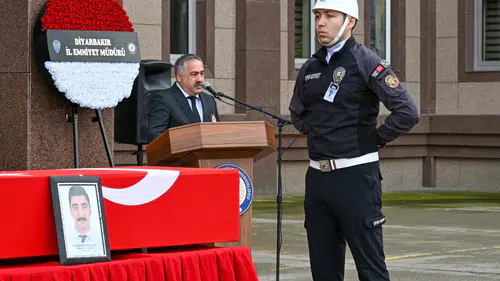 Diyarbakır'da görevli polis memuru Abdülkadir Bulut için hüzünlü veda töreni