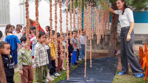 Diyarbakır'da Zarokistanlı minikler bağbozumu geleneğiyle buluştu: Geleneksel lezzetleri tanıdılar