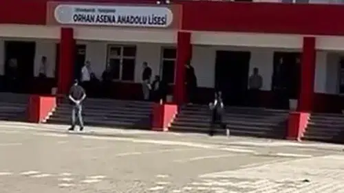 Diyarbakır'da KPSS heyecanı: Sınava yetişmeye çalışan öğrenci merdivenlerde fenalaştı