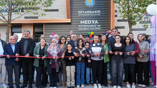 Diyarbakır'da Medya Kütüphanesi halkın hizmetine sunuldu
