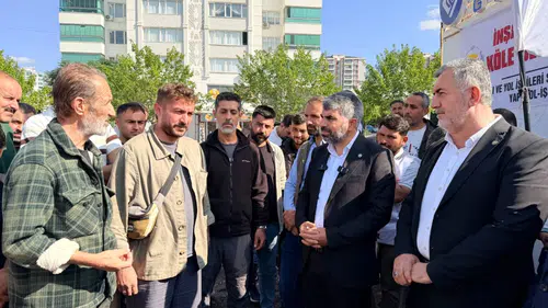 Diyarbakır'da eylemdeki inşaat işçilerine HÜDA-Par'dan ziyaret: Milletvekili tek tek dinledi