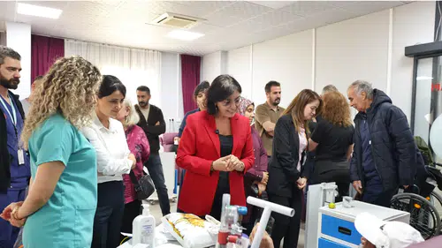 Kayapınar Belediyesi'nden kanser hastalarına anlamlı ziyaret: Hijyen çantası desteği