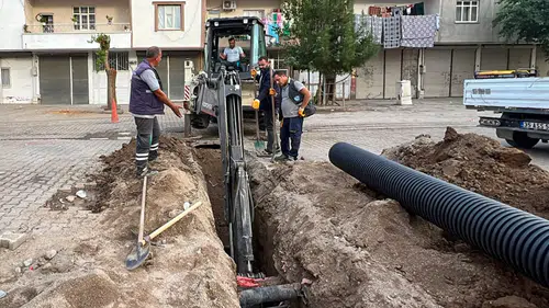 Bismil'de yağmur suyu çilesine son: 250 metrelik hat döşeniyor
