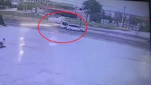 Diyarbakır-Silvan karayolunda kurbanlık sevkiyatı kazası 4 kişi yaralandı