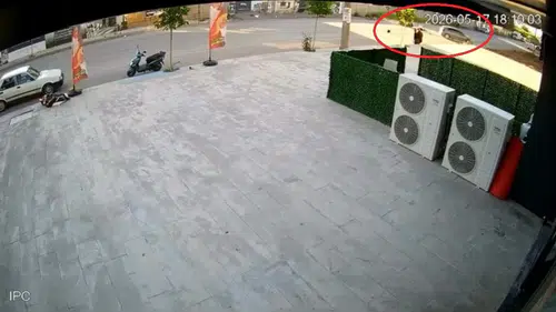 Diyarbakır Silvan Bulvarı'nda yürekleri ağza getiren kaza anı güvenlik kamerasında