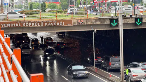 Diyarbakır'da sağanak; yollar göle döndü, iş, gelişmeye ilişkin ayrıntılar netleşiyor