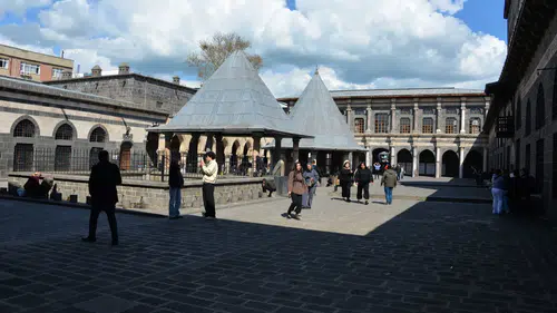 Diyarbakır Ulucami’nin duvarlarındaki derin sırlar Kayıp kitabeler için yeni ipucu