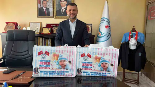 Eğil'de yeni doğan bebeklerin ailelerine belediyeden anlamlı destek eli uzatıldı