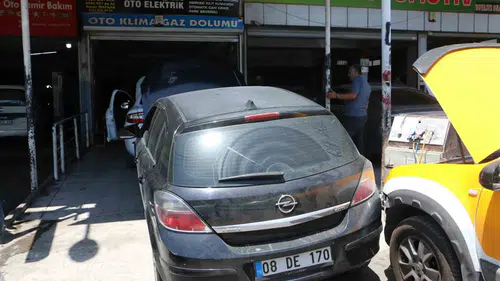 Diyarbakır'da kavurucu sıcaklar oto sanayi sitesinde klima yoğunluğunu zirveye taşıdı