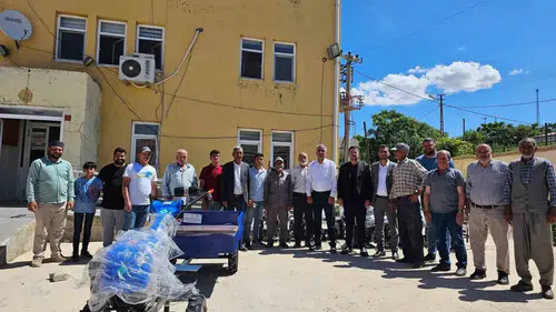 Çüngüşlü üreticilerin yüzü güldü Bağcılıkta modern ekipman desteği dağıtıldı