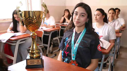Antalya’da kürsüye çıkan Diyarbakırlı iki sporcu şehre büyük gurur yaşattı