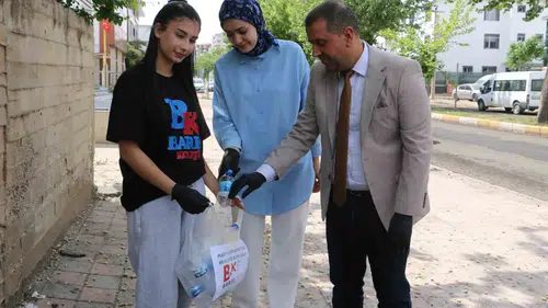 Diyarbakırlı gençlerden çevre ve sosyal yardımlaşma seferberliği Atıklar umuda dönüşüyor