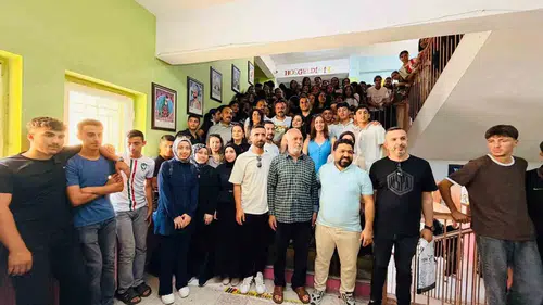 Kocaköy'de duygusal veda 20 yıllık eğitimci Ümit Yiğit okulundan alkışlarla uğurlandı