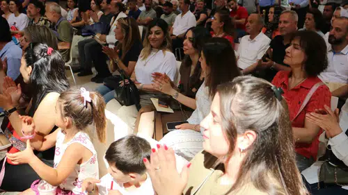 Yazar Ayşe Ceylan Topçu Diyarbakır’da Yüzünü Güneşe Dön için imza günü düzenlendi