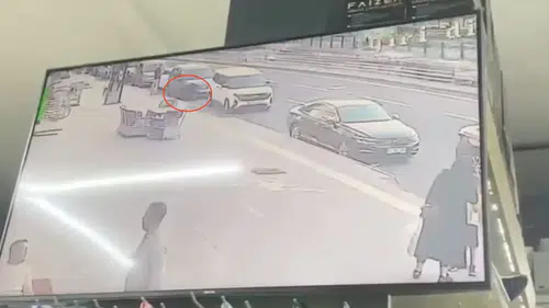 Diyarbakır Urfa Bulvarı'nda talihsiz an Düşürülen 60 bin liralık altın bileklik böyle alındı