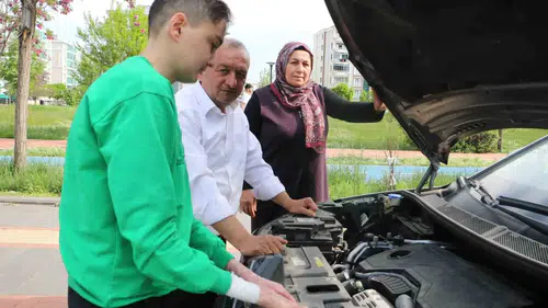 Diyarbakır'da kelebek hastası çocuklar için alınan araç kronik arızalarla aileyi tüketti