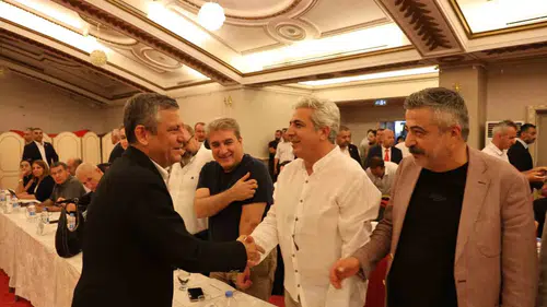 Diyarbakır'da sivil toplumla buluşan Özgür Özel Barışa dair umutları korumalıyız