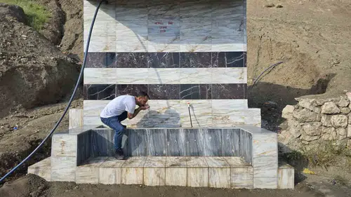Diyarbakır'ın Çermik ilçesinde iki kardeşten anlamlı hayır Mahalle çeşmesini yenilediler