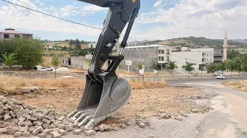 Diyarbakır Çermik'te aksayan yol çalışmaları için Başkan Karamehmetoğlu'ndan özür geldi