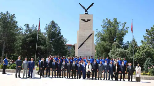 Diyarbakır'da adalet personeli 6 Haziran'ı şehitlikte dualarla karşıladı Anlamlı tören