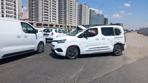 Kayapınar Mezopotamya Bulvarı’nda şiddetli çarpışma 7 vatandaşımız yaralandı