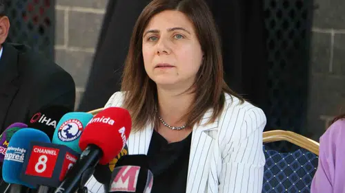 Sur'da yayalaştırma hamlesi Kaldırımlar işgalden temizlenerek vatandaşlara açılıyor