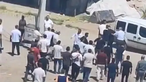 Sur Çarıklı'da gergin anlar Narin Güran davası tutuklusunun yakınları kavgada serbest